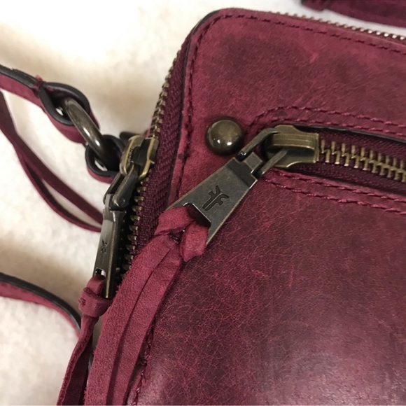 NWOT Frye zip camera bag sangria cross body. From smoke free home . Great bag - Picture 3 of 7